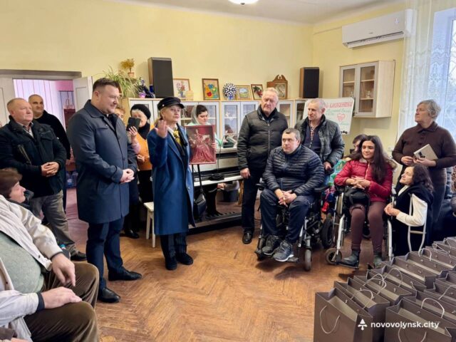 Діалог з «Довірою»: міський голова Нововолинська відвідав людей з інвалідністю Діалог-з-«Довірою»:-міський-голова-Нововолинська-відвідав-людей-з-інвалідністю