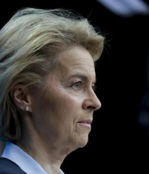 ЄС-хоче-дати-Україні-e90-мільярдів-у-найближчі-2-роки:-фон-дер-Ляєн-розкрила-деталі