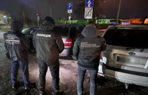 Ввозили під виглядом допомоги ЗСУ: на Волині викрили схему контрабанди авто Ввозили-під-виглядом-допомоги-ЗСУ:-на-Волині-викрили-схему-контрабанди-авто