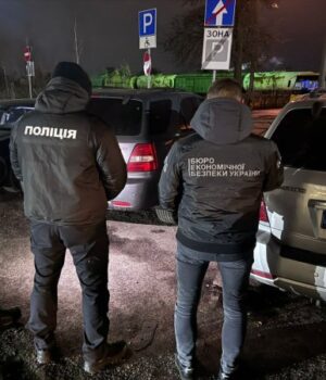 Ввозили-під-виглядом-допомоги-ЗСУ:-на-Волині-викрили-схему-контрабанди-авто Ввозили-під-виглядом-допомоги-ЗСУ:-на-Волині-викрили-схему-контрабанди-авто