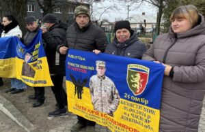 В селищі на Волині рідні полонених і зниклих безвісти вийшли на акцію підтримки В-селищі-на-Волині-рідні-полонених-і-зниклих-безвісти-вийшли-на-акцію-підтримки