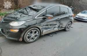 У Луцьку п’яний водій скоїв ДТП та втік з місця аварії. ФОТО У-Луцьку-п’яний-водій-скоїв-ДТП-та-втік-з-місця-аварії.-ФОТО