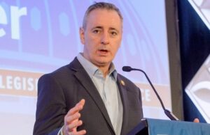 Американський конгресмен назвав “жартом” мирний план із 28 пунктів Американський-конгресмен-назвав-“жартом”-мирний-план-із-28-пунктів