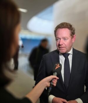 «Вселяє-надію».-Очільник-МЗС-Нідерландів-про-переговори-щодо-завершення-війни