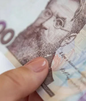 Понад-2,2-млн-українців-отримають-"зимову-тисячу"-у-нових-хвилях-виплат