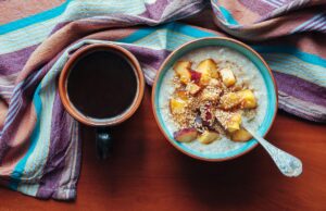 З чим їсти вівсянку: експерти назвали продукт, який перетворить кашу на справжній суперфуд З-чим-їсти-вівсянку:-експерти-назвали-продукт,-який-перетворить-кашу-на-справжній-суперфуд