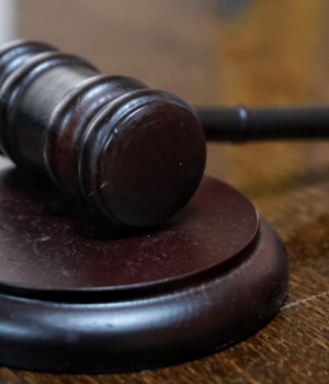 На-Вінниччині-судитимуть-чоловіка-за-сексуальне-насильство-щодо-малолітніх-падчерок