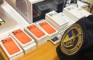 Волинянка через «Устилуг» намагалась незаконно ввезти в Україну 23 айфони на понад мільйон гривень Волинянка-через-«Устилуг»-намагалась-незаконно-ввезти-в-Україну-23-айфони-на-понад-мільйон-гривень