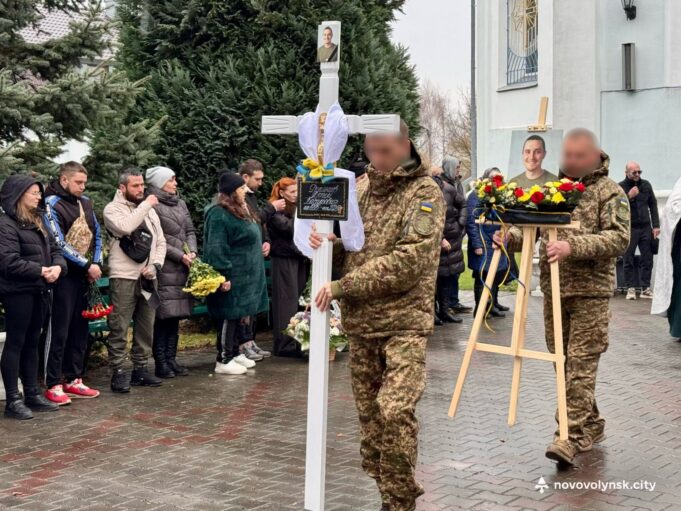 Нововолинська громада назавжди попрощалася з Героєм Артемом Румянцевим Нововолинська-громада-назавжди-попрощалася-з-Героєм-Артемом-Румянцевим