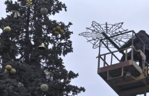 На центральній площі Луцька готують до свят ялинки: якими вони будуть цьогоріч На-центральній-площі-Луцька-готують-до-свят-ялинки:-якими-вони-будуть-цьогоріч