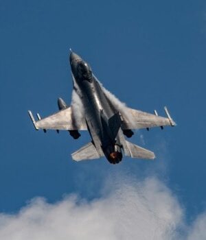 Катастрофа-винищувача-f-16:-пілот-успішно-катапультувався-(відео)