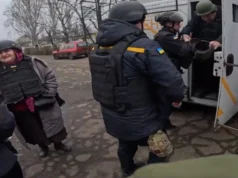 "Бережіть себе": рятувальники евакуювали ще двох мешканців з Дружківки на Донеччині "Бережіть-себе":-рятувальники-евакуювали-ще-двох-мешканців-з-Дружківки-на-Донеччині