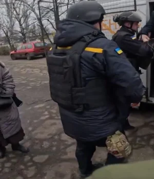 "Бережіть-себе":-рятувальники-евакуювали-ще-двох-мешканців-з-Дружківки-на-Донеччині