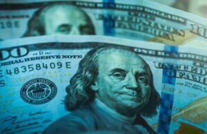 Курс валют на 5 грудня: скільки коштуватимуть долар, євро і злотий Курс-валют-на-5-грудня:-скільки-коштуватимуть-долар,-євро-і-злотий