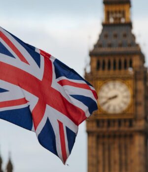 Поки-ЄС-сперечається,-Лондон-йде-ва-банк:-Британія-готова-передати-Києву-росактиви