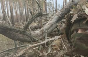 «На коліна, будь ласка!». Як американець штурмує російські окопи в Україні «На-коліна,-будь-ласка!».-Як-американець-штурмує-російські-окопи-в-Україні