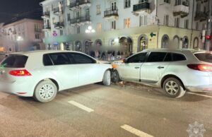 У Луцьку на перехресті вулиці Шопена та проспекту Волі «поцілувались» дві автівки У-Луцьку-на-перехресті-вулиці-Шопена-та-проспекту-Волі-«поцілувались»-дві-автівки