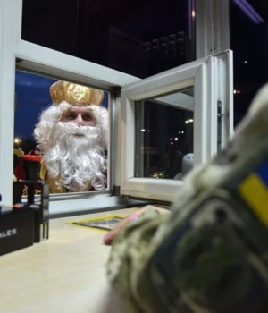 Святий-Миколай-уже-прибув-в-Україну-–-прикордонники