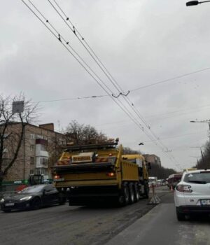 У-Луцьку-змінили-схему-дорожнього-руху-у-районі-проспекту-Відродження