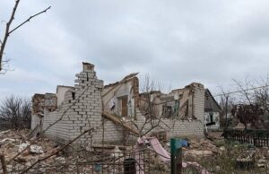 Кіт заснув на уламках будинку, де російський дрон вбив 12-річного хлопчика (фото) Кіт-заснув-на уламках-будинку,-де російський-дрон-вбив-12-річного-хлопчика-(фото)