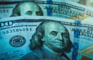 Курс валют на 6 грудня: скільки коштуватимуть долар, євро і злотий Курс-валют-на-6-грудня:-скільки-коштуватимуть-долар,-євро-і-злотий