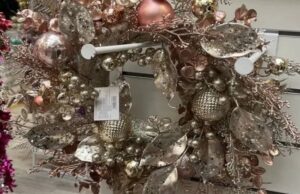 Різдвяні віночки у Луцьку: скільки коштують та нащо їх вішають на двері Різдвяні-віночки-у-Луцьку:-скільки-коштують-та-нащо-їх-вішають-на-двері