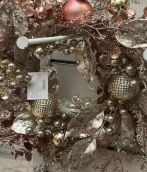 Різдвяні-віночки-у-Луцьку:-скільки-коштують-та-нащо-їх-вішають-на-двері Різдвяні-віночки-у-Луцьку:-скільки-коштують-та-нащо-їх-вішають-на-двері