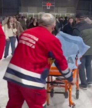 У-Луцьку-на-оновленій-льодовій-арені-травмувалася-дитина