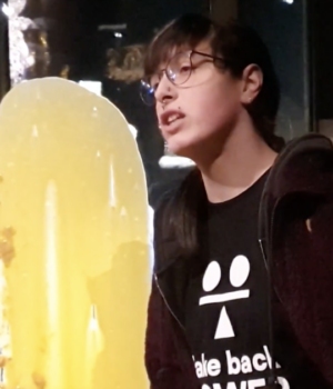 Закидали-королівські-коштовності-десертами:-у-лондонському-музеї-затримали-протестувальників Закидали-королівські-коштовності-десертами:-у-лондонському-музеї-затримали-протестувальників