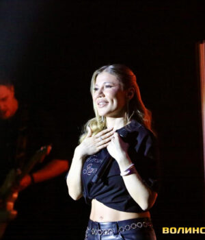 «Не-п’яна-–-закохана»-В-Луцьку-виступила-чарівна-alena-omargalieva.-Фото