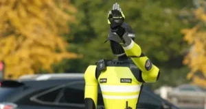 Робот-поліцейський заступив на службу в китайській провінції Чжецзян Робот-поліцейський-заступив-на-службу-в-китайській-провінції-Чжецзян