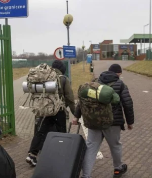 Українці-масово-виїжджають-за-кордон:-в-НБУ-назвали-дві-причини Українці-масово-виїжджають-за-кордон:-в-НБУ-назвали-дві-причини