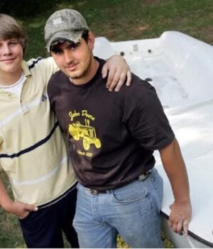 Тиждень-в морі:-підлітки-з’їли-понад-100 медуз,-рятуючись-від-голоду-(фото) Тиждень-в морі:-підлітки-з’їли-понад-100 медуз,-рятуючись-від-голоду-(фото)