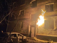 Ворожий БпЛА вибухнув біля багатоповерхівки в Чернігові, є поранені Ворожий-БпЛА-вибухнув-біля-багатоповерхівки-в-Чернігові,-є-поранені