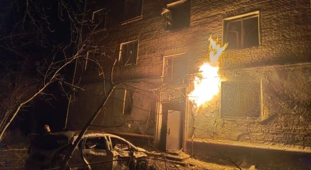 Ворожий БпЛА вибухнув біля багатоповерхівки в Чернігові, є поранені Ворожий-БпЛА-вибухнув-біля-багатоповерхівки-в-Чернігові,-є-поранені