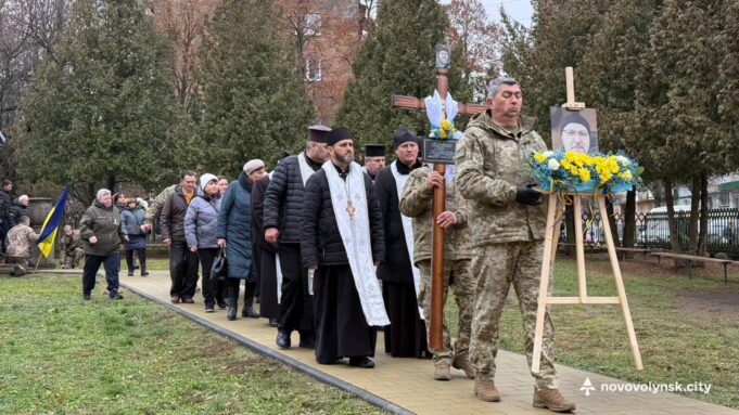 У Нововолинську попрощалися із Героєм Олегом Головенком У-Нововолинську-попрощалися-із-Героєм-Олегом-Головенком