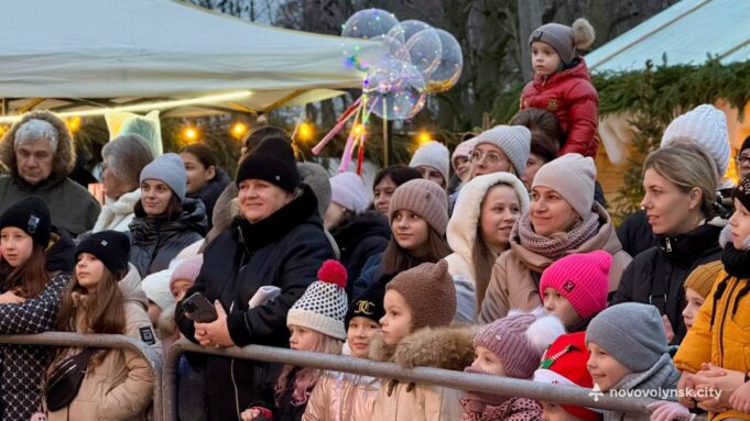 «Йде у гості Миколай»: у Різдвяному містечку провели дитяче свято «Йде-у-гості-Миколай»:-у-Різдвяному-містечку-провели-дитяче-свято