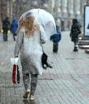 В Україні 9 грудня очікується хмарна погода з дощем та мокрим снігом на сході