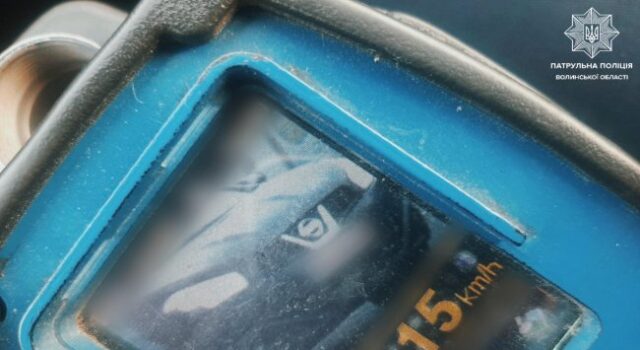 На Волині поліцейські наздоганяли водійку-гонщицю. ФОТО На-Волині-поліцейські-наздоганяли-водійку-гонщицю.-ФОТО