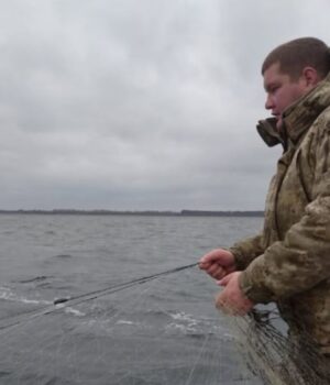 Сітки-та-ятері:-на-Шацьких-озерах-інспектори-вилучили-браконьєрські-знаряддя Сітки-та-ятері:-на-Шацьких-озерах-інспектори-вилучили-браконьєрські-знаряддя