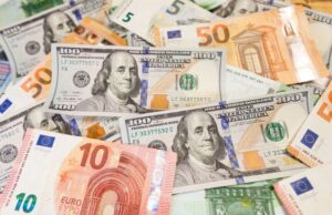 Курс валют на 9 грудня: скільки коштують долар, євро і злотий Курс-валют-на-9-грудня:-скільки-коштують-долар,-євро-і-злотий