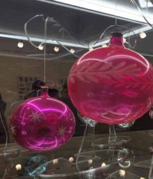 У-Луцьку-відкрили-виставку-ялинкових-іграшок-20-21-століття У-Луцьку-відкрили-виставку-ялинкових-іграшок-20-21-століття