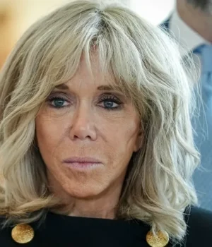 Бріжит-Макрон-назвала-феміністок-"дурними-суч*ами",-викликавши-обурення Бріжит-Макрон-назвала-феміністок-"дурними-суч*ами",-викликавши-обурення