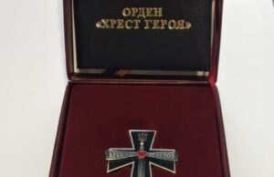 На Волині рідним загиблого воїна вручили почесний орден «Хрест Героя» На-Волині-рідним-загиблого-воїна-вручили-почесний-орден-«Хрест-Героя»