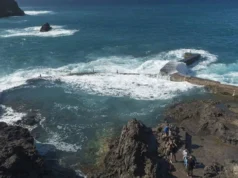 Четверо людей загинули на Тенерифе після того, як потужна хвиля затягнула плавців у море Четверо-людей-загинули-на-Тенерифе-після-того,-як-потужна-хвиля-затягнула-плавців-у-море