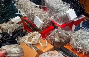 Скільки коштують новорічні гірлянди на ринку у Луцьку: огляд цін Скільки-коштують-новорічні-гірлянди-на-ринку-у-Луцьку:-огляд-цін