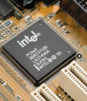 На-компанії-intel-та-amd-подали-до-суду-через-удари-РФ-по-Україні,-–-bloomberg На-компанії-intel-та-amd-подали-до-суду-через-удари-РФ-по-Україні,-–-bloomberg