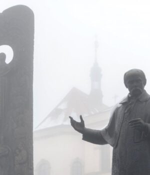 Густі-тумани,-дощі-і-навіть-сніг:-синоптики-розповіли-про-погоду-у-четвер