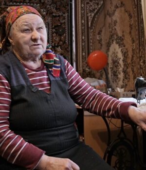 «Машинка-–-моя-ровесниця»:-79-річна-волинянка-шиє-адаптивний-одяг-для-військових «Машинка-–-моя-ровесниця»:-79-річна-волинянка-шиє-адаптивний-одяг-для-військових
