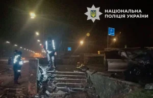 18-річний водій BMW на смерть розбився, влетівши у парапет підземного переходу у Києві 18-річний-водій-bmw-на-смерть-розбився,-влетівши-у-парапет-підземного-переходу-у-Києві